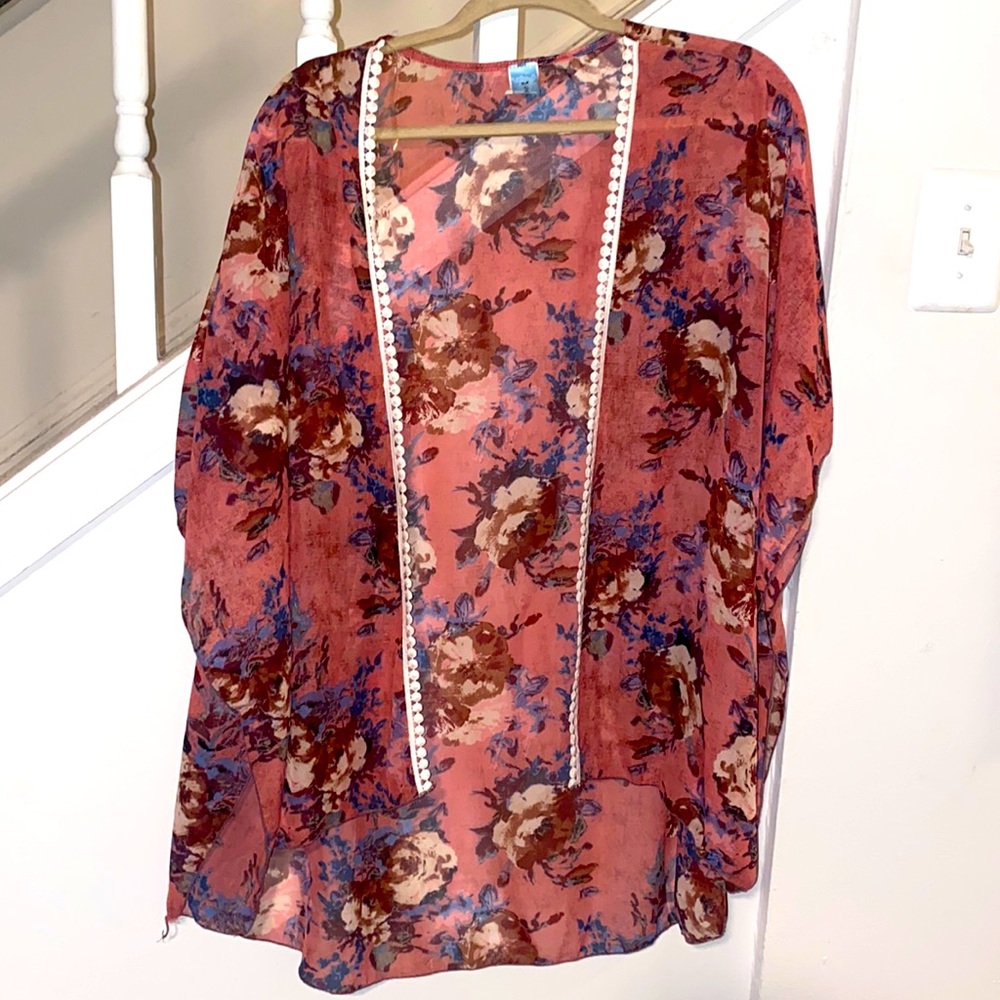 Pink Mauve Floral Kimono with Crochet Lace Trim Detail